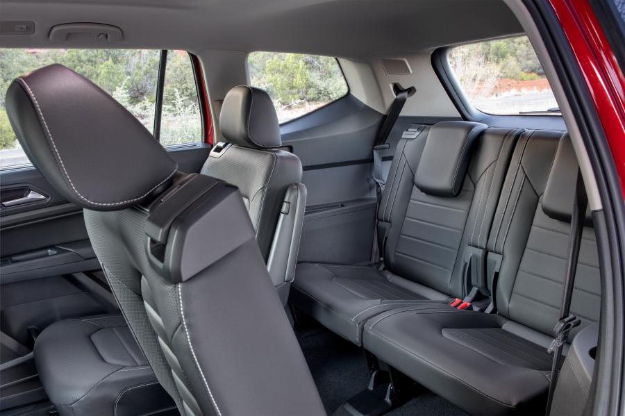 Интерьер Volkswagen Atlas SEL V6 Premium 4Motion R-Line 2020 года  (фото 26 из 30)